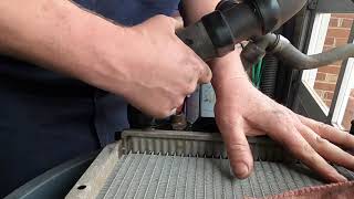 Ford Expedition/Lincoln Navigator Lower Radiator Hose Removal