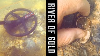 Finding a lot of Gold Metal Detecting River with XP Deus ll UNDERWATER