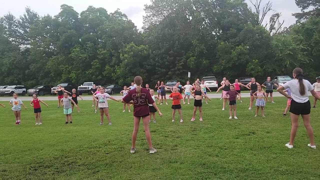 Gravette Pee Wee Cheer-Lions on a Roll