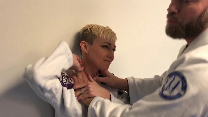 Self defense Wall pin Escapes. 2handchoke shoulder...