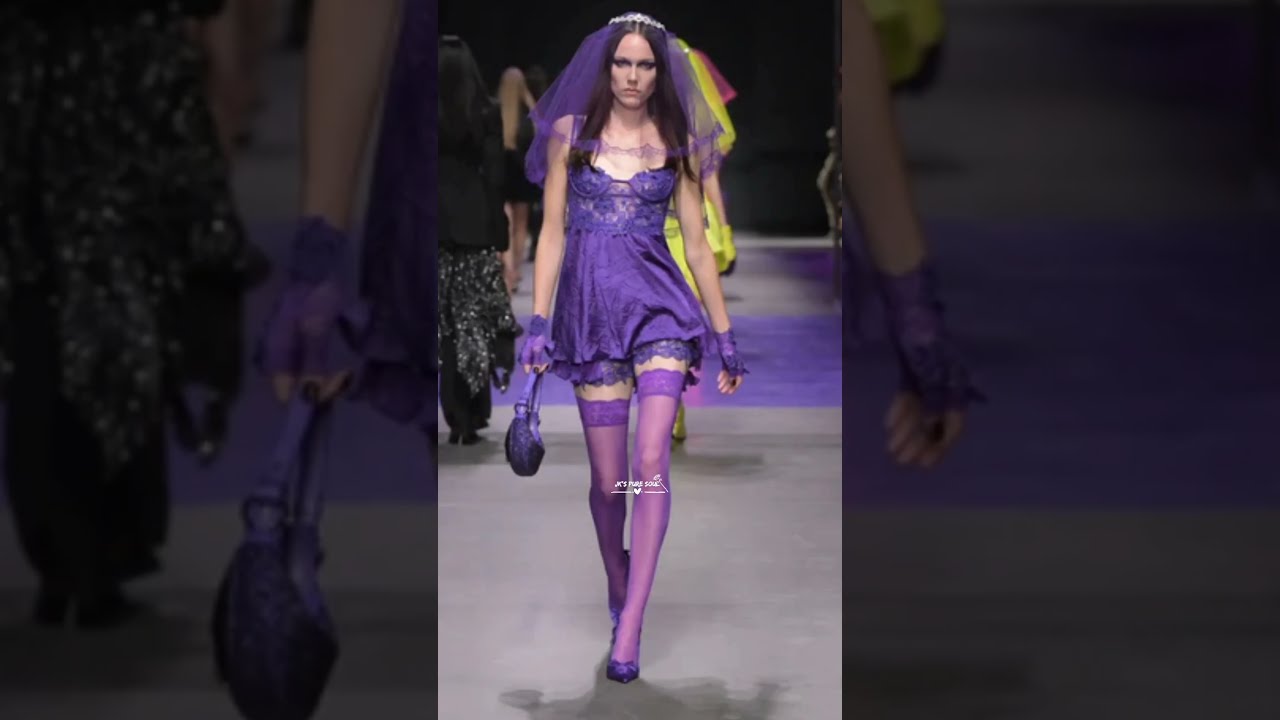 Outfits vs Jisoo wearing them mv version 