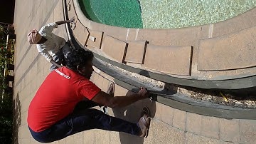 SWIMMING POOL OVERFLOW DRAIN STAGE FRAME CONSTRUCTION FOR KEEPING GRATINGS