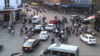 VIETNAM how to cross roads in Hanoi (sdvideo).