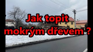 Jak topit mokrým dřevem