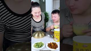 Funny eating and broadcasting