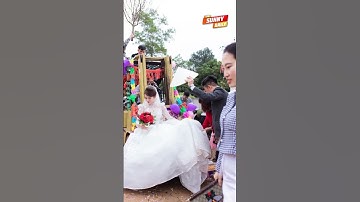 Độc lạ Nghệ An: Chú rể "chơi lớn" rước dâu bằng xe nâng