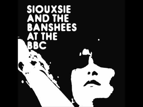 Видео: Siouxsie заглавия Rock Band актуализация