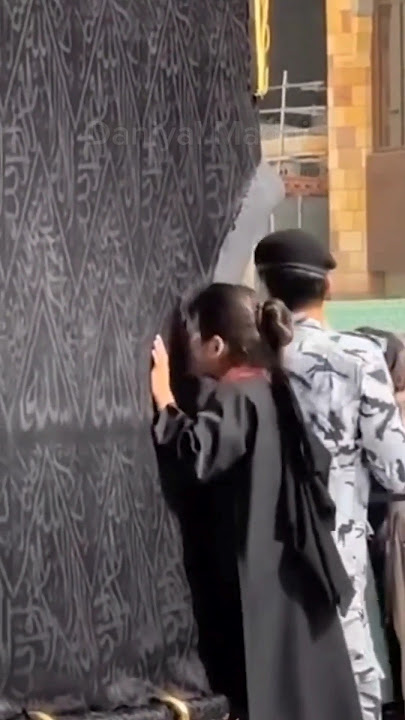 Cutest girls in Makkah Madina #mecca #makkah #madina #shorts