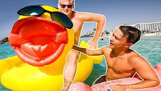 Thumbnail for Det største badedyr på Cypern!