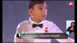 Video thumbnail of "Adrián Martín Vega canta  en el estadio nacional, Chile, segunda presentación Teleton 2015"
