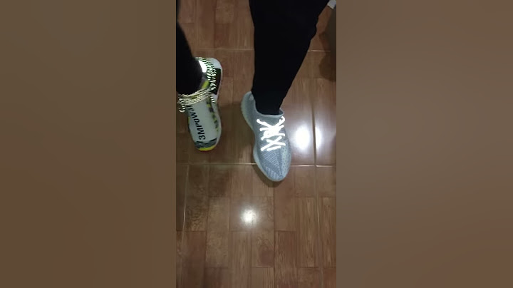 So sánh human race và yeezy năm 2024