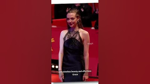 Amanda Seyfried | Glamorous Red Carpet Moment #shorts shor#ytshorts