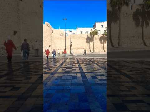 مشهد جذاب من الأسوار البرتغالية بالمدينة القديمة بوسط مدينة آسفي المغربية  