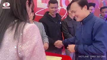 🎉 Cùng nhìn lại bữa tiệc tất niên 2024 tuyệt vời của đại gia đình kem Hùng Linh nhé!