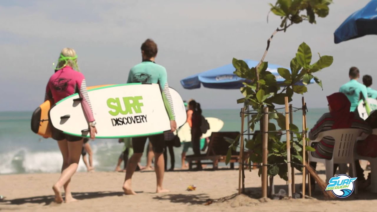 Балу дискавери. Surf школа на Бали. Бали Дискавери. Surf Discovery Бали инструктор. Серф Кемп Бали Чангу йога.
