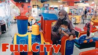 Bermain di Fun city Meranti swalayan. Ada kereta api nya..