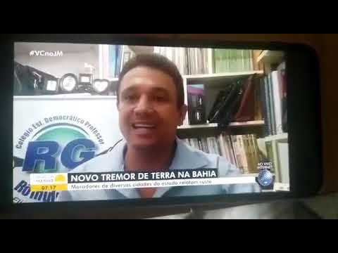 Professor Ivan Silva falando para o Jornal da Manhã da TV Bahia