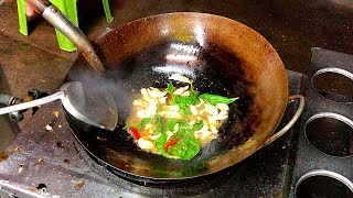 BANGKOK STREET FOOD | 5 Dishes 1 Wok - Street Vendor Cooks 5 Different Thai Dishes On One Wok