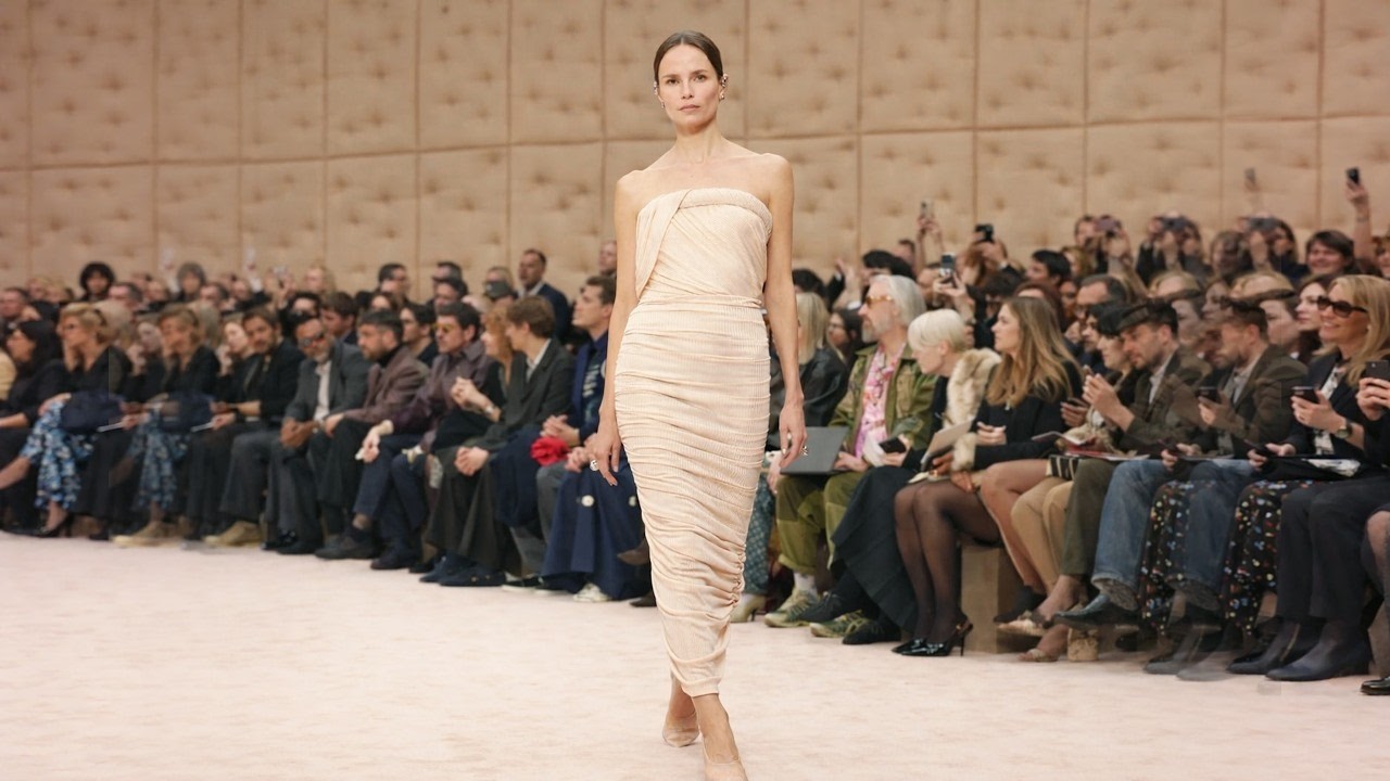 🌟 Gái Xinh Catwalk Đầy Tự Tin Tại Milan Fashion Week — Ferrari 2026