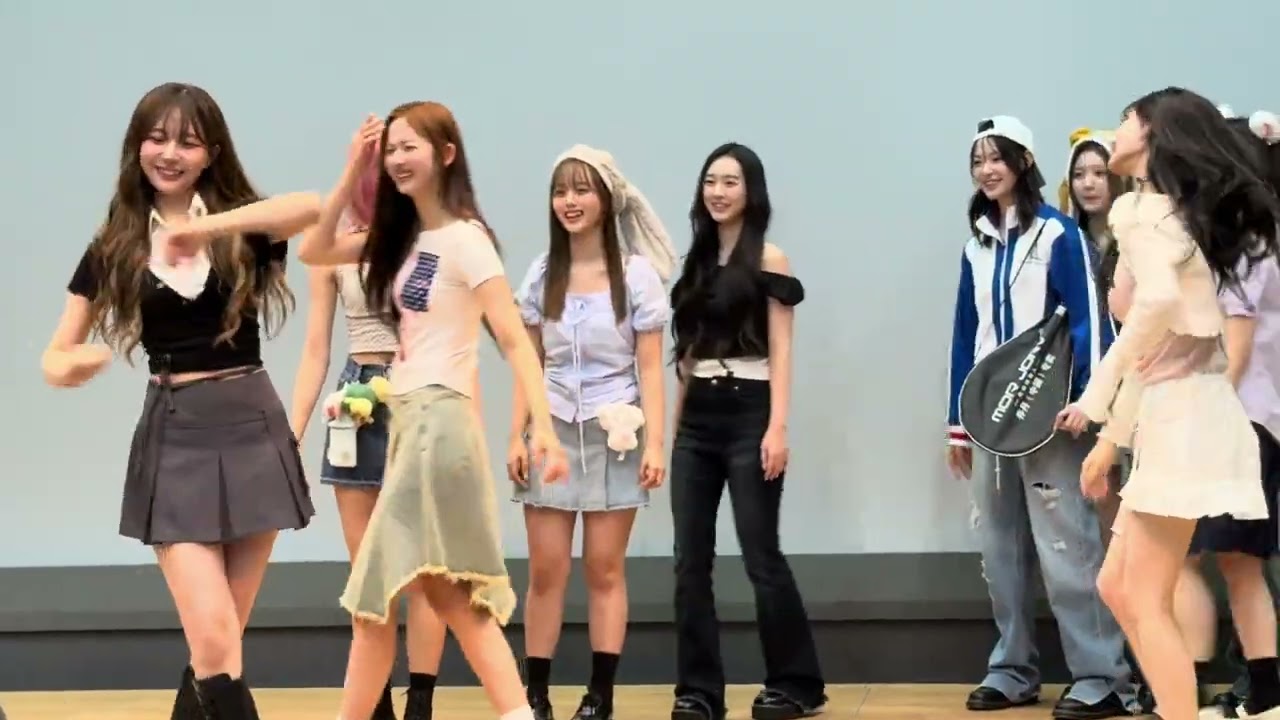 트리플에스 triples 어셈블25 20250810 fansign 깨어 릴레이댄스ver 무대