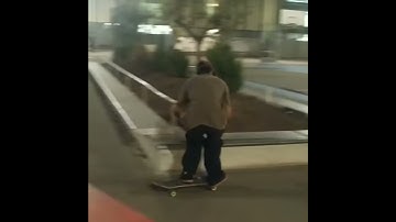 Nollie inward heelflip Frontside Noseslide