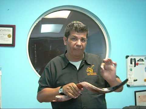 Easy to Blow Shofars and How to measure a Shofar Jose Escobar 28 inch Shofar English