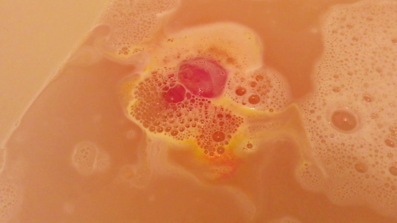Lush Christmas 2016: Never Mind The Ballistics Bath Bomb
