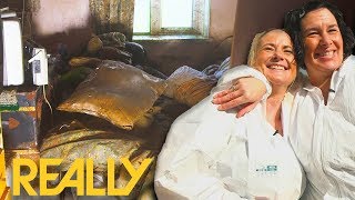 Bedroom Abandoned For 9 Years Is Mouldy And Crawling With Spiders | Call The Cleaners