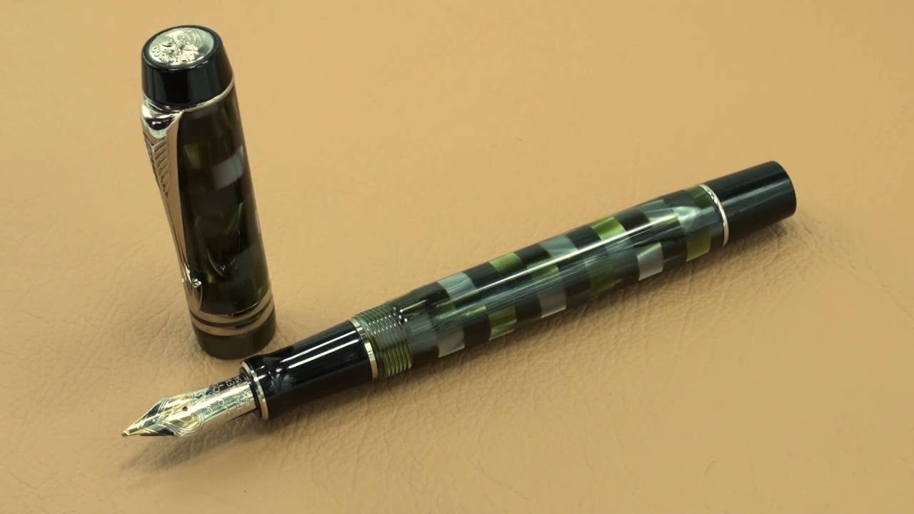 PARKER DUOFOLD CENTENNIAL check green fountain pen - YouTube