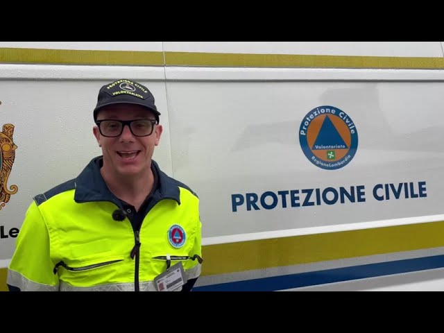 Si è svolta oggi, sabato, a Lecco in piazza Cermenati, la Giornata della Protezione Civile che ha visto impegnati i volontari del gruppo comunale in un'iniziativa volta a raccontare il ruolo dei volontari e il loro operato alla cittadinanza, anche attraverso attività ludico-didattiche rivolte ai bambini