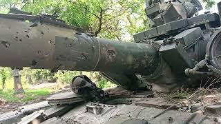 Танк после плотного артобстрела.(tank after a close artillery shelling)