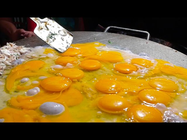 Indian Street Food - The BIGGEST Scrambled Egg Ever! | Travel Thirsty