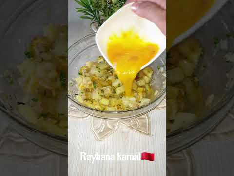عندك بطاطس وبيض قومي حالا حضريها فرمشة عين بدون فرن 