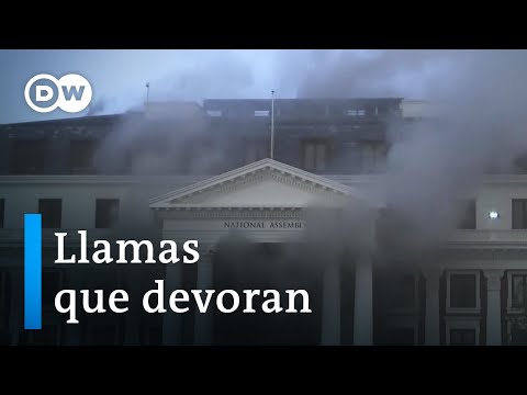 Arde la sede del Parlamento de Sudáfrica