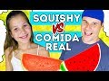 SQUISHY FOOD vs REAL FOOD CHALLENGE! | ¿Quién gana el reto más suave con Squishies Gigantes?