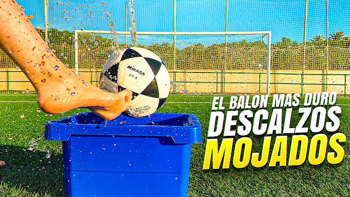 🦶🏻 DESCALZOS vs BALÓN de BALONCESTO 🏀 ¡Retos de Fútbol! 