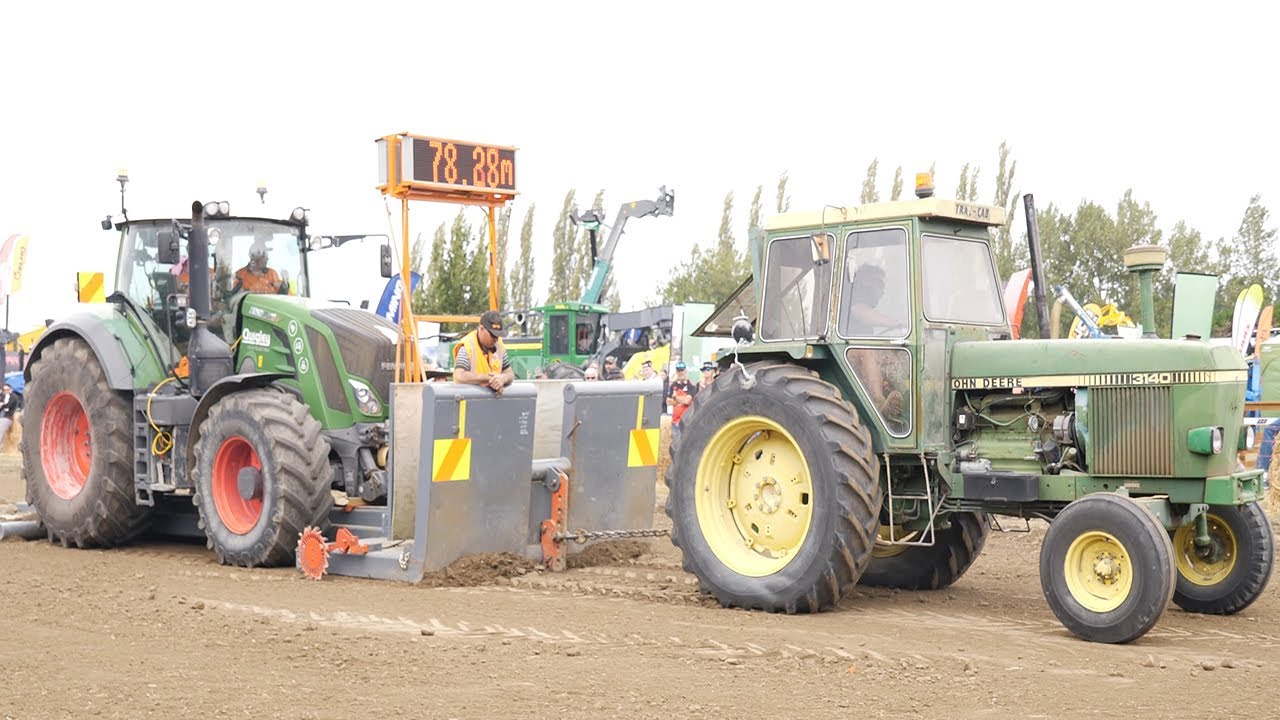 1984 John Deere 3140 Tractor Pulling a 2018 Fendt 828 Tractor at the Mayfield A&P Show in