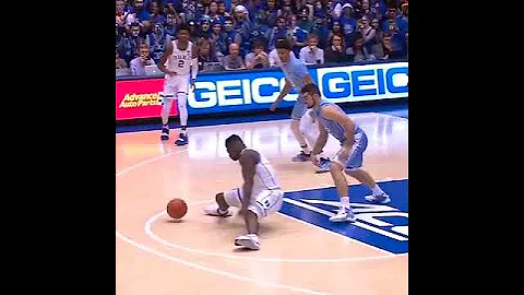 Zion Williamson's shoe EXPLODED just 30 seconds into this Duke-UNC game 🤯 #shorts