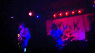 Yuck - "Suck" live at The Echo LA 4/13/11