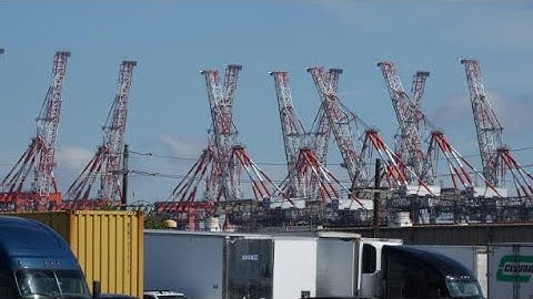 US Eastern Ports Prepare to Close as Labor Talks Stall