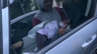 Budak Perempuan Terkunci Dalam Kereta I Lihat apa yang berlaku