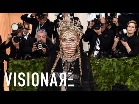 Video: Inihayag ni Madonna ang sikreto ng kanyang accessory sa pagganap