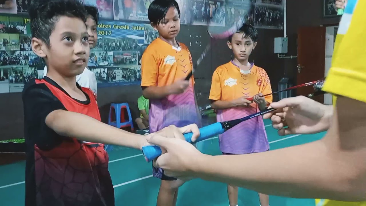 latihan teknik dasar untuk atlet baru | cara pegang raket dan gerakannya part 1