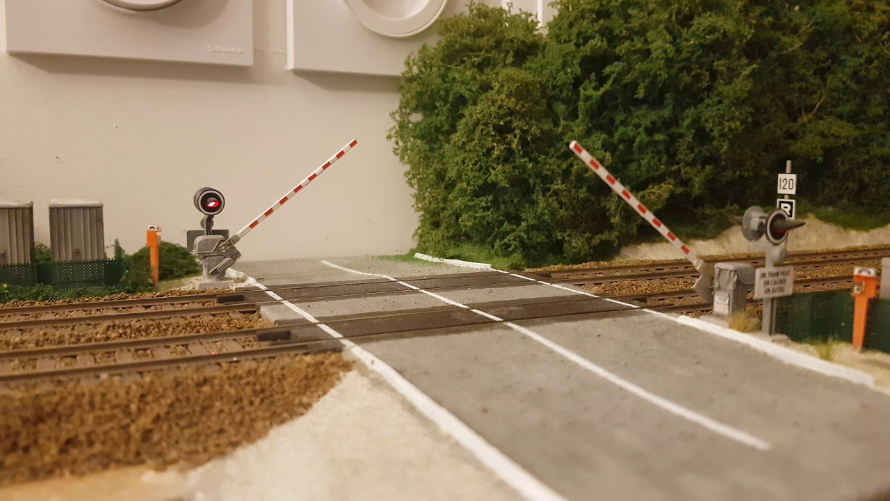 ECHELLE O - rare Passage à Niveau effet personnage électrique no JEP