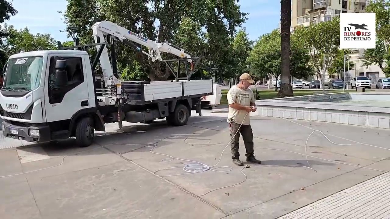 Desmantelan árbol de Navidad en Pehuajó.