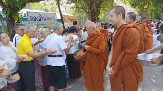 ทำบุญตักบาตร(ครบรอบ9ปีวันมรณะหลวงปู่ทองพูล สิริกาโม วัดภูกระแต)