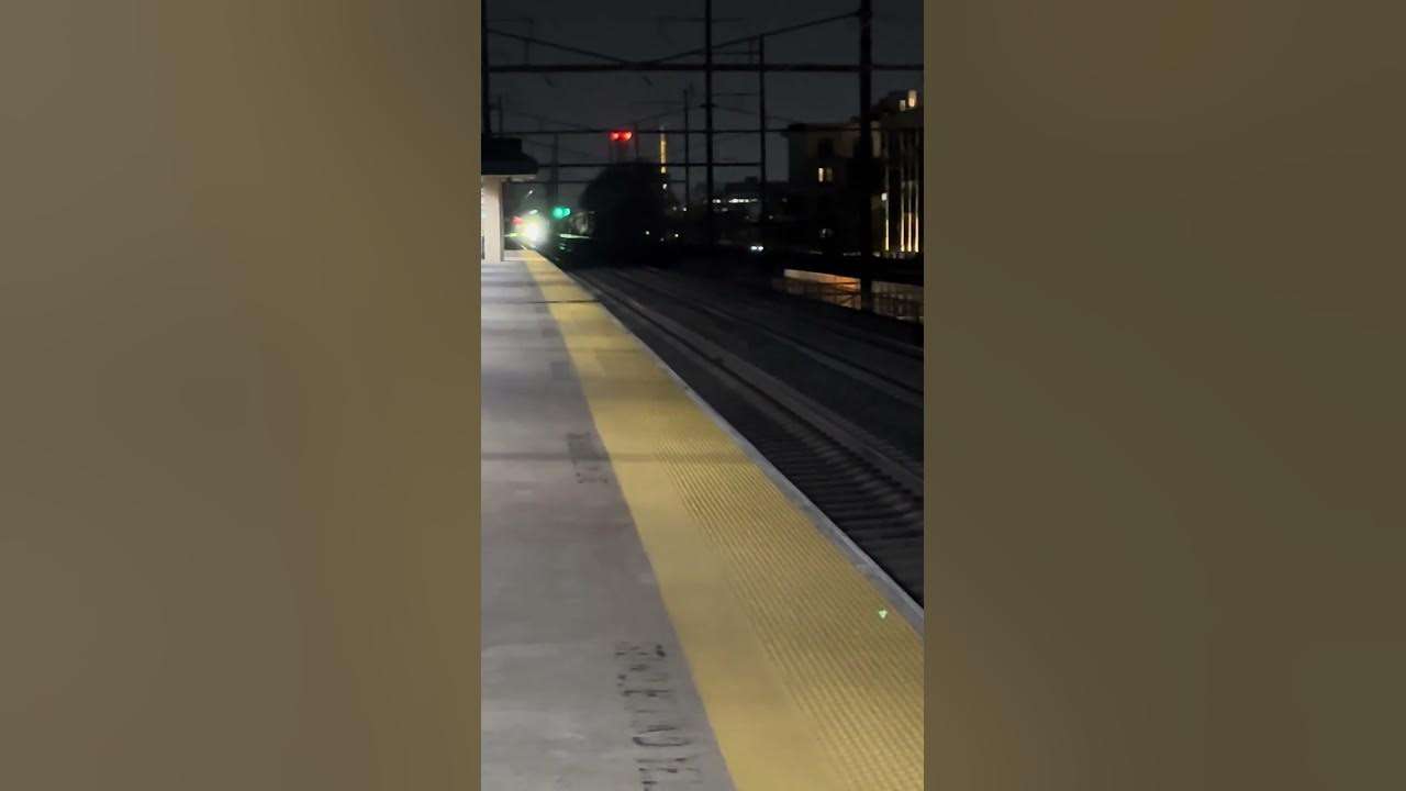 Amtrak Train blows its horn while dashing at night (WATCH UNTIL THE END