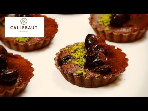 Video: Paano Magluto Ng Isang Chocolate Cherry Tart