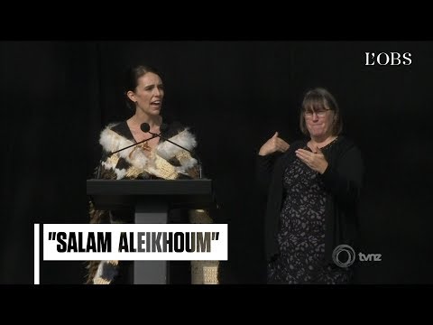 Jacinda Ardern rend hommage aux victimes de Christchurch avec un "Salam Aleikoum" émouvant