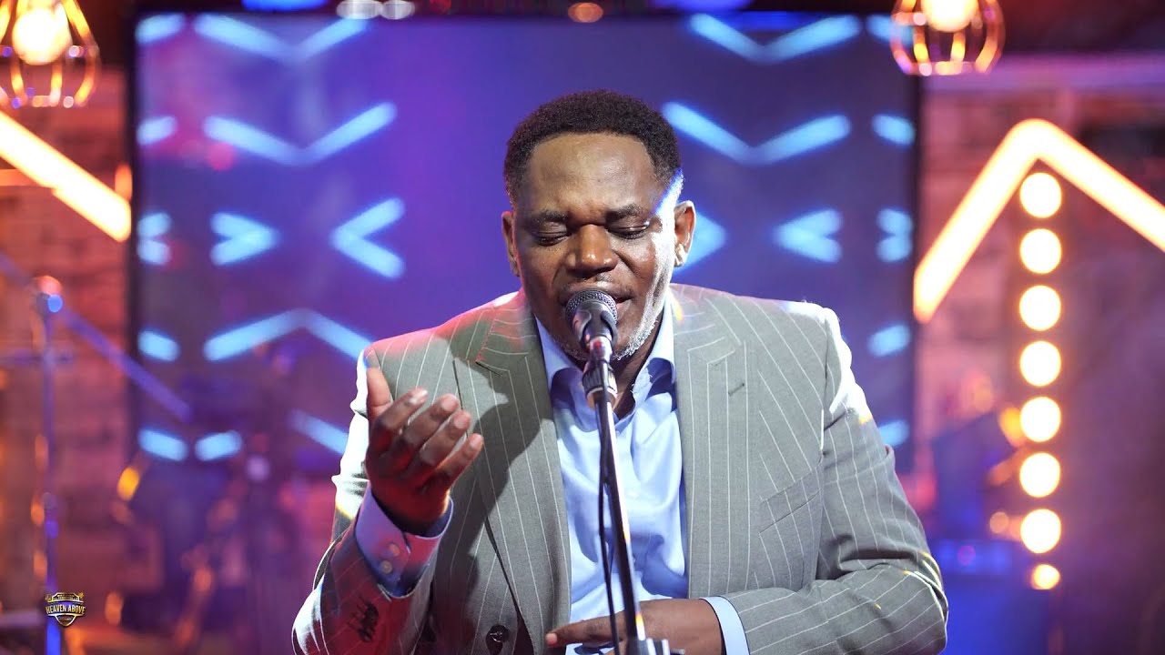 YESU AMATA " BUTU YA MASANJOLI" AVEC LE PASTEUR FRANCIS NSEMI (GAEL)